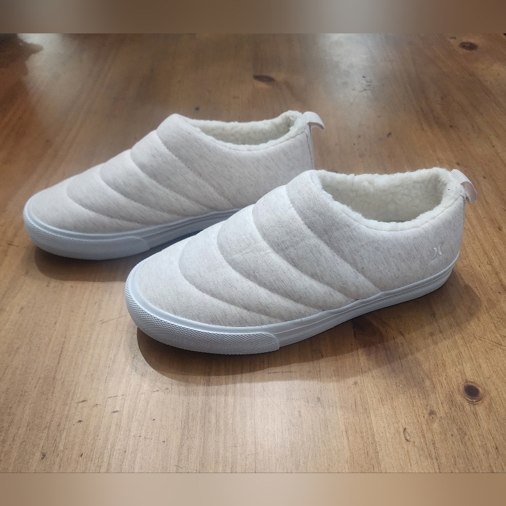 Hurley Puff Clog Shoe Cozy Camp Mule Slip On Sneaker in Cream. 6